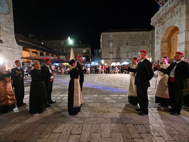 KUD KVADRILJA I NARODNA GLAZBA TROGIR
