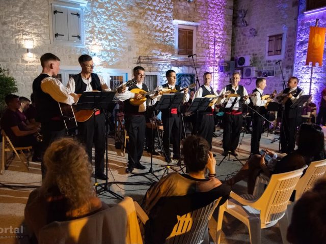 GLAZBARSKA VEČER U KAŠTEL STAROM