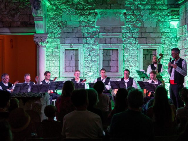 GLAZBENA VEČER MANDOLINSKOG ORKESTRA KUD – A KVADRILJA
